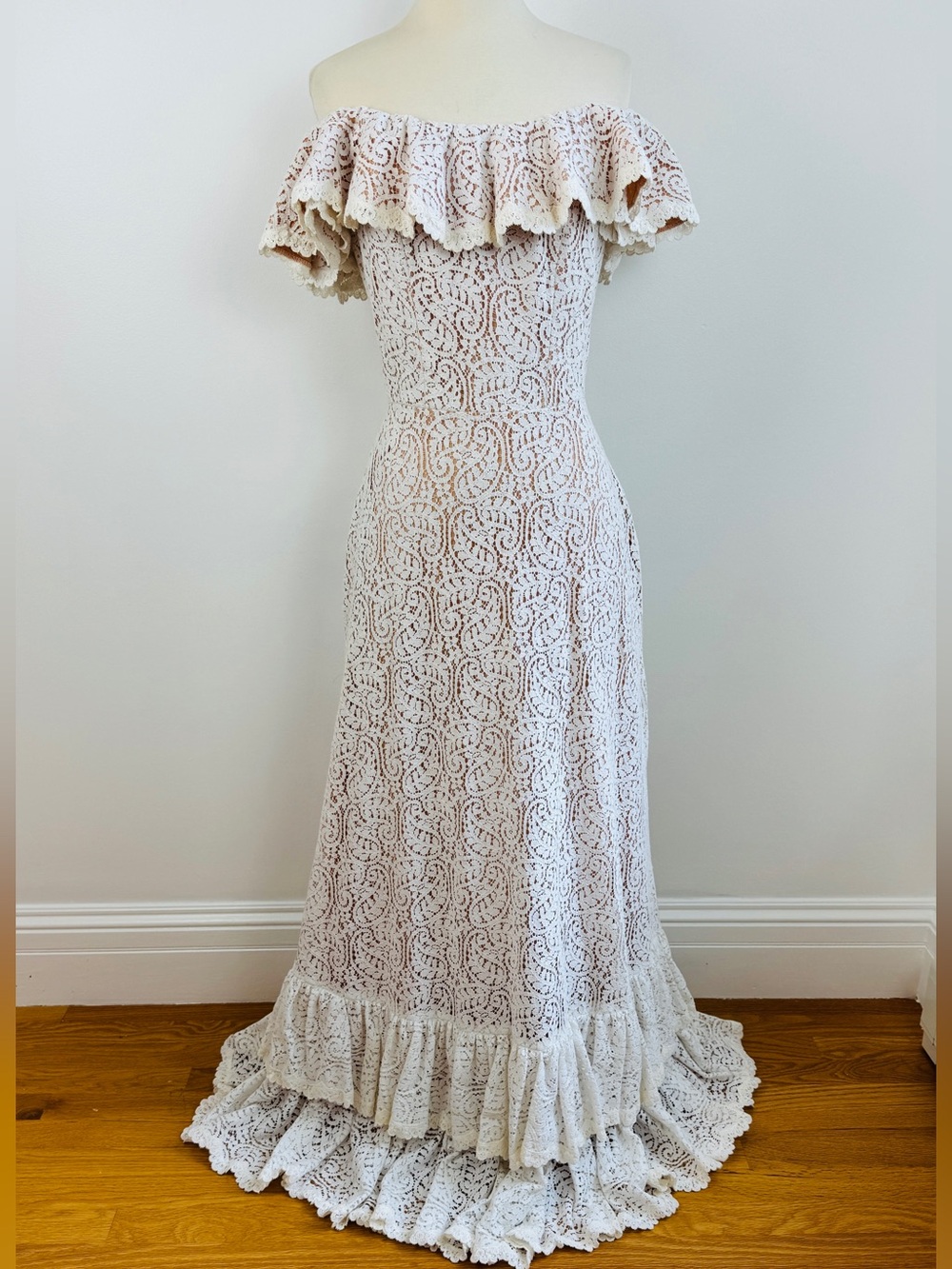 Vintage Victor Costa Wedding Dress Lace Ruffles Off Shoulder Pockets